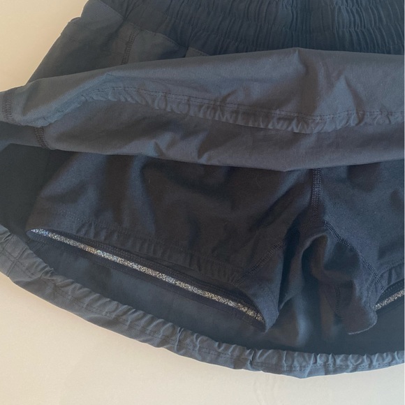 Size 6 Lululemon Run Skort - Picture 3 of 3